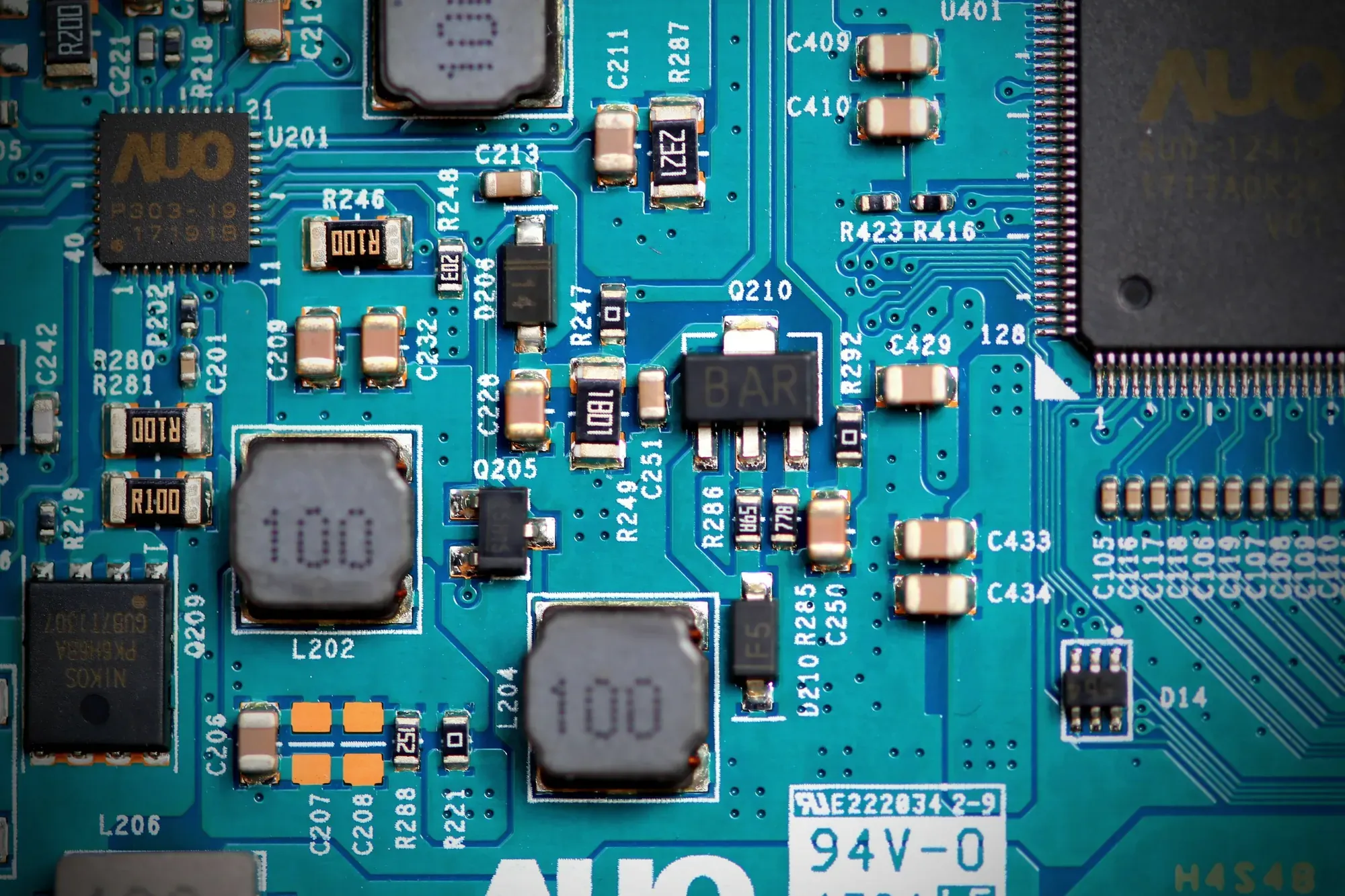 Płyta elektroniczna z układami w zbliżeniu