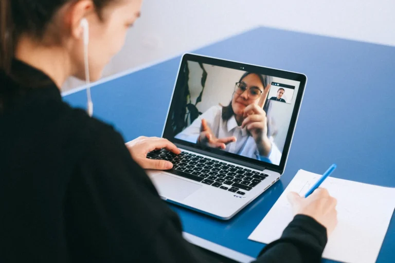 Ile kosztuje outsourcing IT - technik IT przy stanowisku helpdesk